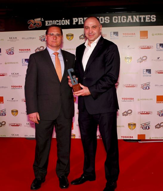 La UCAM entrega el premio al mejor entrenador en la Gala de Gigantes - 1, Foto 1