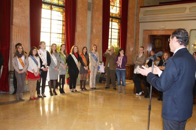 El Alcalde recibe a las quince candidatas a Abanderada Mayor e Infantil de la Fiesta de Moros y Cristianos - 4, Foto 4