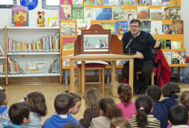 La felicidad de los niños se esconde detrás de un cuento - 1, Foto 1