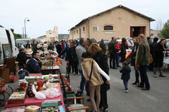 El mercadillo de segunda mano aumenta el número de puestos y la calidad de sus piezas - 1, Foto 1