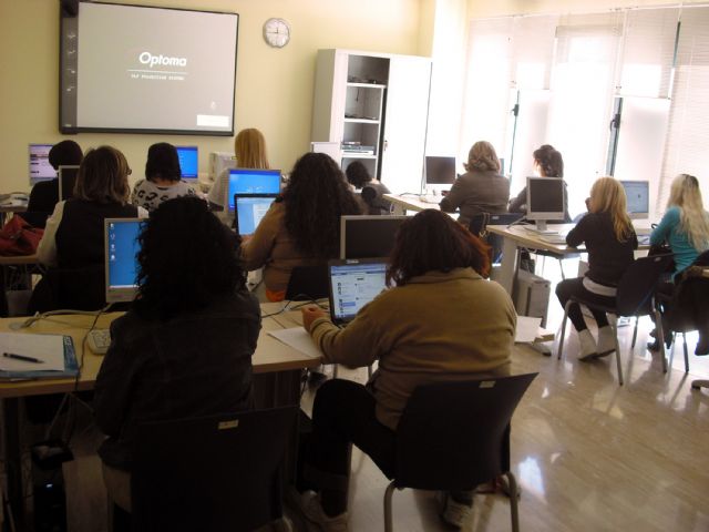 Radio ECCA Fundación promueve la inserción laboral de mujeres maltratadas - 1, Foto 1