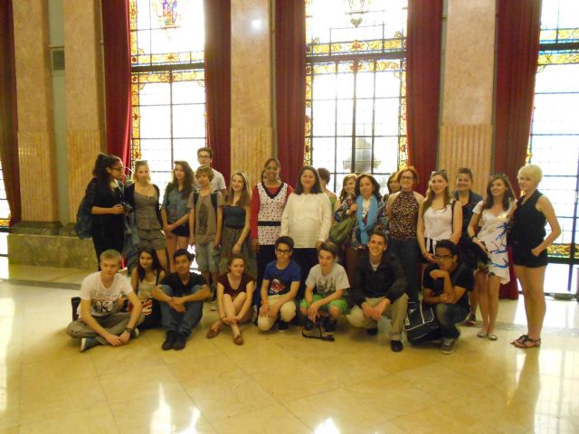 María Dolores Sánchez saluda a alumnos del IES Juan Carlos I y del Lycée-Collége Georges de la Tour (Nancy-Francia), que participan en un intercambio - 1, Foto 1