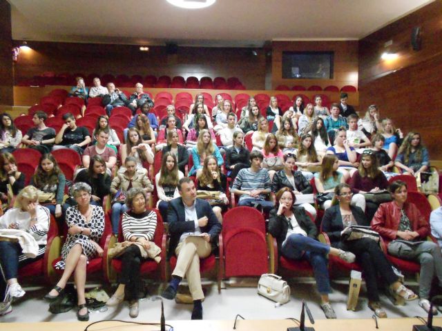 El Concejal de Juventud ofrece una recepción a estudiantes del IES Cascales que participan en un intercambio con jóvenes de Noruega, Holanda, Eslovenia, Eslovaquia y Grecia - 2, Foto 2