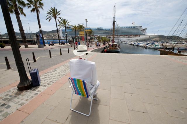 Miles de turistas abarrotan las calles de Cartagena - 3, Foto 3