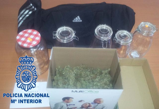 Detenido por la Policía Nacional cuando portaba 500 gramos de marihuana en una bolsa de deporte - 1, Foto 1