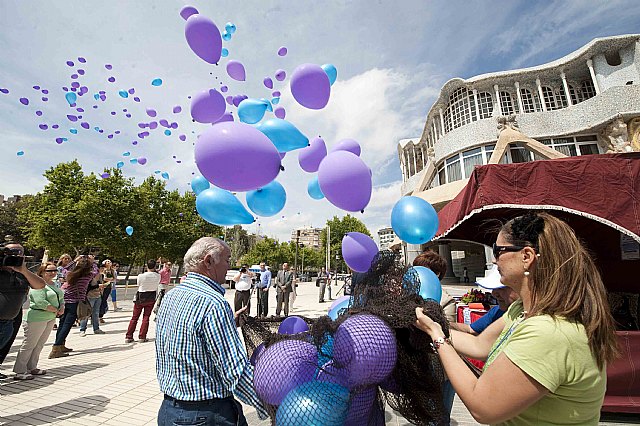 Los afectados por la fibromialgia piden ante la Asamblea Regional el reconocimiento de su enfermedad y el derecho a una calidad de vida digna - 1, Foto 1