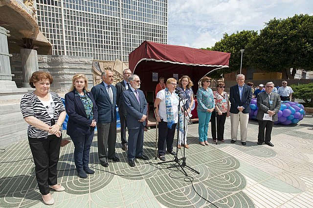 Los afectados por la fibromialgia piden ante la Asamblea Regional el reconocimiento de su enfermedad y el derecho a una calidad de vida digna - 2, Foto 2