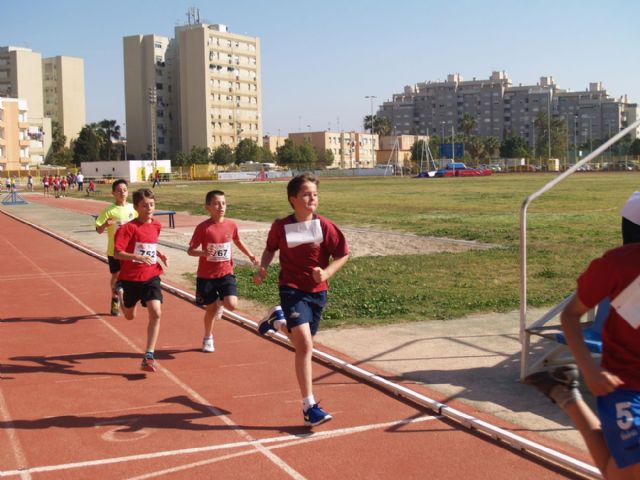 Final de relevos en la Pista Municipal de Atletismo - 1, Foto 1