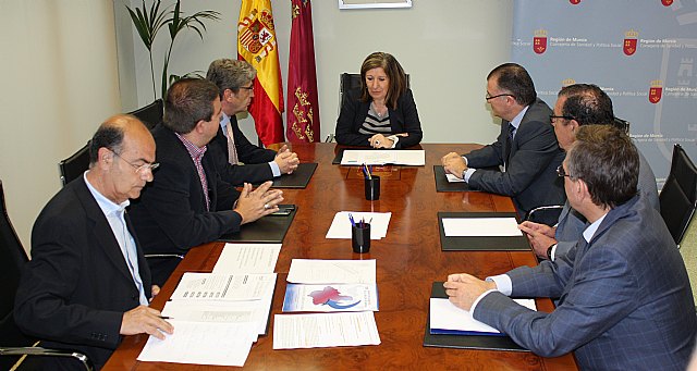 Reunión de la consejera de Sanidad y Política Social con los responsables de los bancos de alimentos de la Región y del Segura - 1, Foto 1