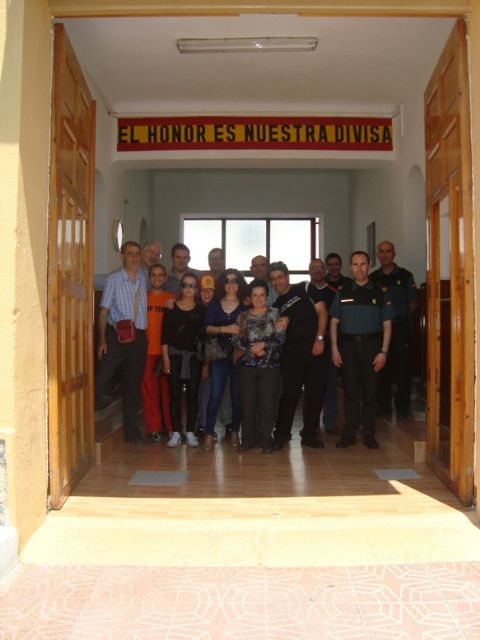 Los usuarios del Servicio de Apoyo Psicosocial conocen las dependencias y el funcionamiento del cuartel de la Guardia Civil de Totana, Foto 4