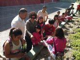 Medio centenar de alumnos del Colegio San Cristbal de Lorca plantan romero en el margen del ro Guadalentn