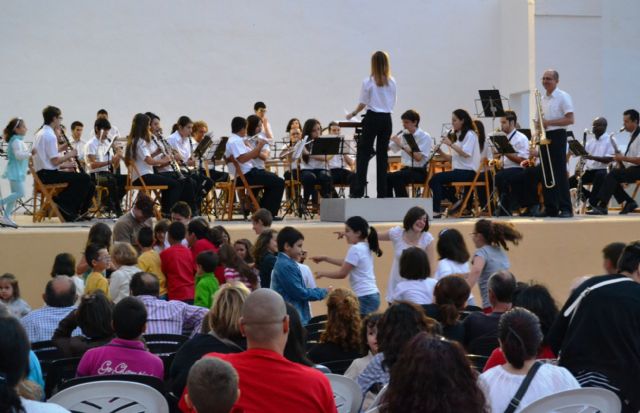 La banda municipal acerca la música en directo a los niños pinatarenses en un concierto didáctico - 3, Foto 3