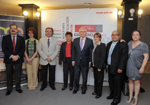 Convenio de la Universidad de Murcia para el desarrollo de servicios destinados a personas con discapacidad - 1, Foto 1