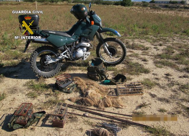 La Guardia Civil sorprende a un furtivo mientras capturaba aves fringílidas en época de veda - 1, Foto 1