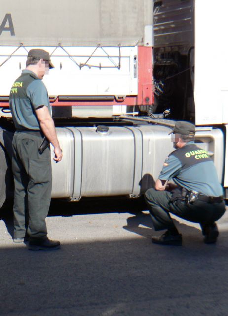 La Guardia Civil detiene a 10 personas por  la sustracción de combustible - 1, Foto 1