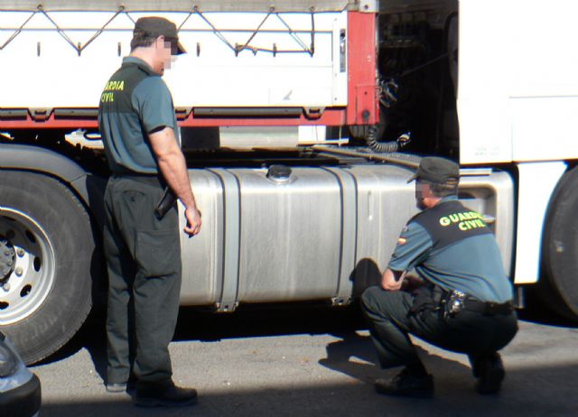 La Guardia Civil detiene a 10 personas por  la sustracción de combustible - 2, Foto 2