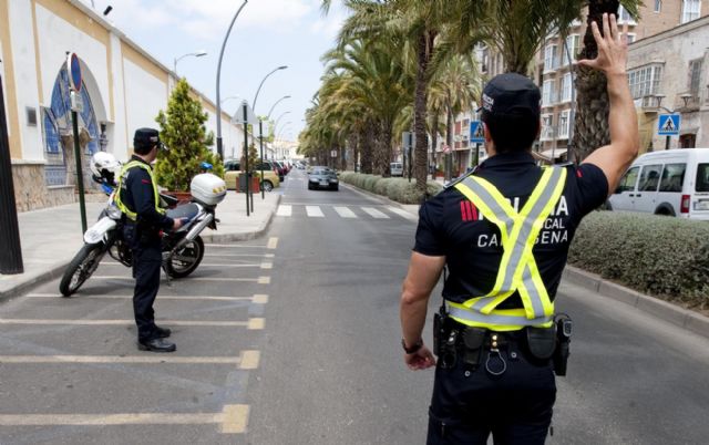 Diez denuncias por uso del móvil al volante en la última campaña de la Policía Local - 1, Foto 1