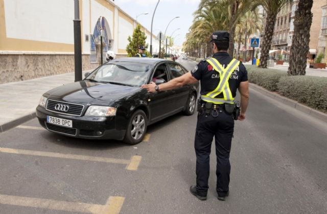 Diez denuncias por uso del móvil al volante en la última campaña de la Policía Local - 2, Foto 2