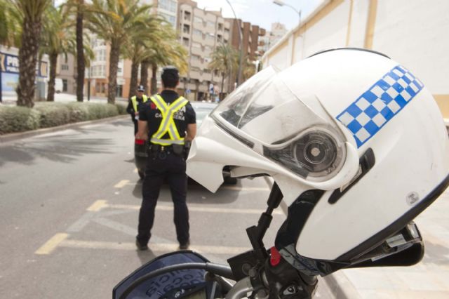 Diez denuncias por uso del móvil al volante en la última campaña de la Policía Local - 4, Foto 4