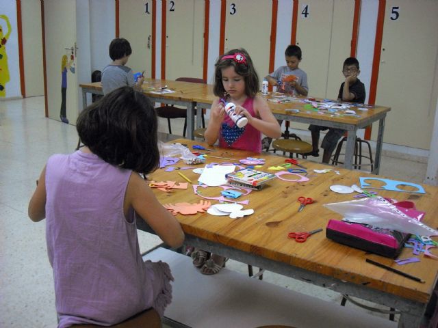 TALLER DE MANUALIDADES PARA NIÑOS Y NIÑAS DE 7 A 14 AÑOS, EN