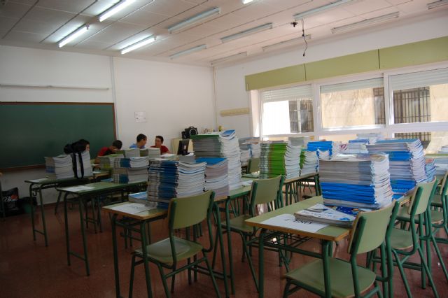 El banco de libros ayudará a las familias más desfavorecidas en la 'vuelta al cole' de septiembre - 1, Foto 1