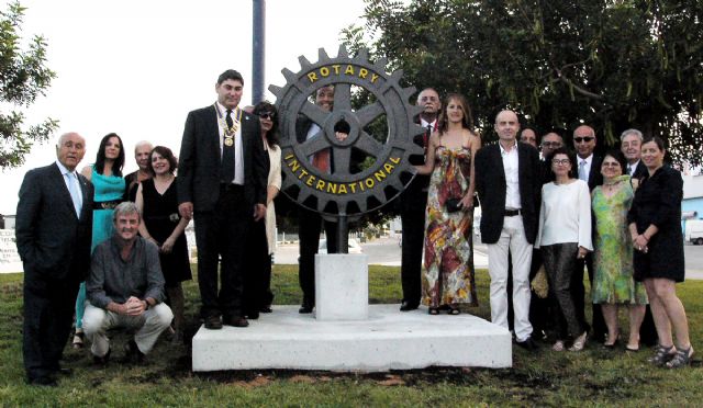 Rotary Club Mar Menor-San Javier celebra su 20 aniversario colocando el símbolo rotario en una rotonda del municipio - 1, Foto 1