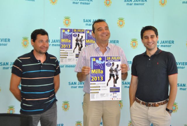 Antonio Bermúdez, responsable carreras de la FEderación murciana de Atletismo, Carlos Albaladejo,concejal de Deportes, y Juan Manuel Molina, presidente de la Federación murciana de Atletismo, Foto 1