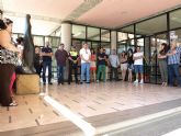 Corporacin y funcionarios del ayuntamiento de Ceut guardan un minuto de silencio por las vctimas del accidente ferroviario en Santiago
