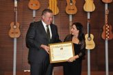 Emocin y lgrimas de Eva Yerbabuena al recibir el Castillete de Oro del Festival del Cante de las Minas