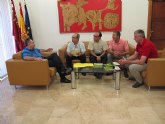 El consejero de Presidencia recibe al presidente de la Sociedad Murciana de Minerologa