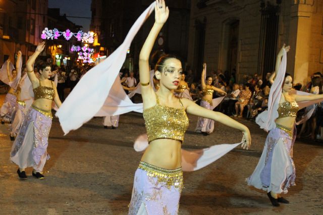 El Gran Desfile de Moros y Cristianos llena las calles de Jumilla de público - 2, Foto 2