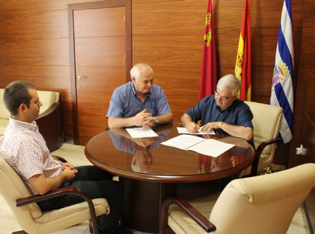 El alcalde formaliza el convenio con AMFIJU para el ejercicio 2013 - 1, Foto 1