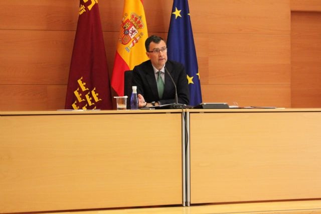 El portavoz del Ejecutivo regional, José Ballesta, en la rueda de prensa para explicar los asuntos tratados en la reunión del Consejo de Gobierno, Foto 1