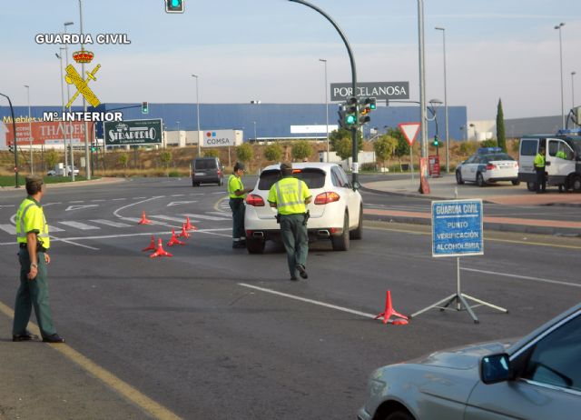 La Guardia Civil detiene a catorce conductores por superar las tasas de alcoholemia - 1, Foto 1