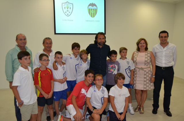 La EFB Pinatar suscribe un convenio con el Valencia CF para la formación de sus jugadores - 1, Foto 1