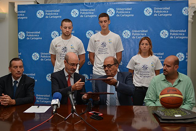 Tres estudiantes de la UPCT juegan esta temporada en el Club Basket Cartagena - 1, Foto 1