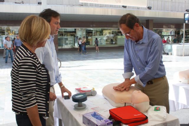 Centenares de murcianos revisan su salud cardiovascular y aprenden a salvar vidas - 1, Foto 1