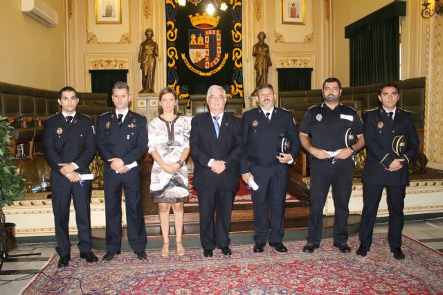 La Corporación municipal recibe a la plantilla de la Policía Local para conmemorar su patrón, Los Ángeles Custodios - 1, Foto 1