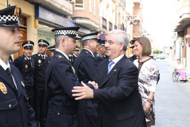 La Corporación municipal recibe a la plantilla de la Policía Local para conmemorar su patrón, Los Ángeles Custodios - 3, Foto 3