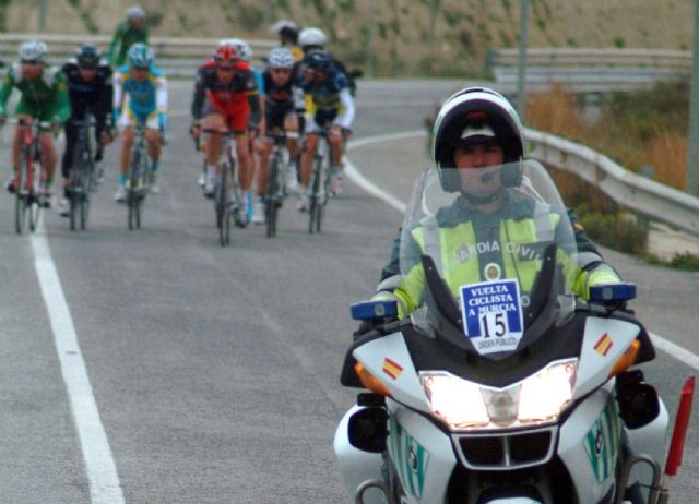 La Benemérita colabora con la Federación de Ciclismo en la promoción de actividades deportivas en la Región - 1, Foto 1