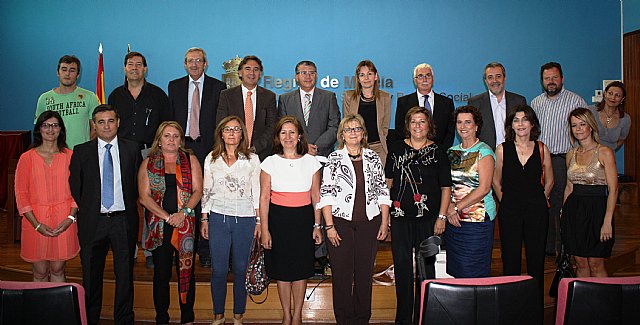 La consejera de Sanidad y Política Social, María Ángeles Palacios, presidió hoy la sesión de constitución del Consejo Asesor Regional de Salud Mental - 1, Foto 1