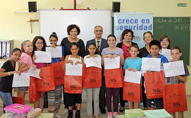 La Alcaldesa y el Director general de Trabajo entregan los premios de la campaña escolar ´Crece en Seguridad´ - 1, Foto 1