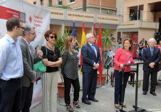 Vodafone entrega equipos informáticos adaptados a estudiantes con discapacidad de la Universidad de Murcia - 4, Foto 4