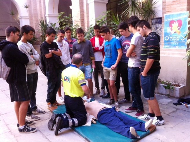 Profesionales de urgencias y emergencias sanitarias sensibilizan a la sociedad frente al paro cardiaco - 1, Foto 1