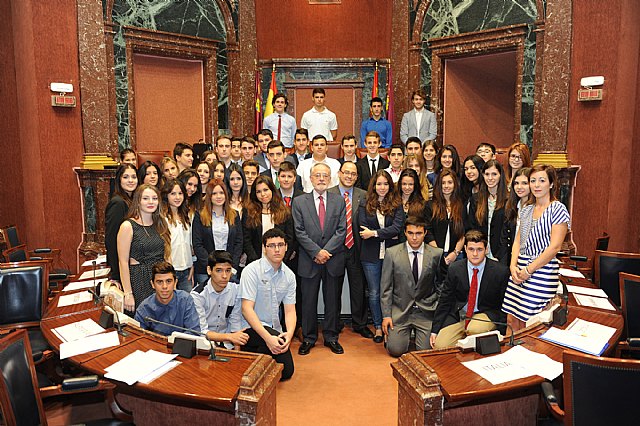 Alumnos de primero de bachillerato aprenden en la Asamblea la importancia de la política y del parlamentarismo - 2, Foto 2