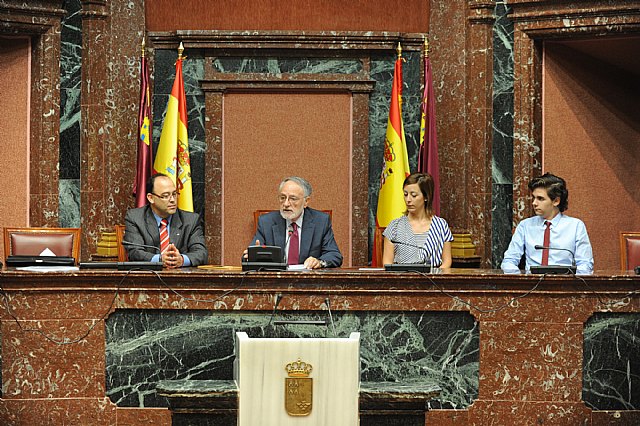 Alumnos de primero de bachillerato aprenden en la Asamblea la importancia de la política y del parlamentarismo - 3, Foto 3