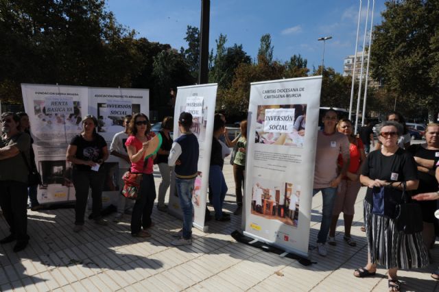 Las asociaciones de apoyo a los desfavorecidos piden ante la Asamblea Regional inversión social y renta básica ya - 2, Foto 2