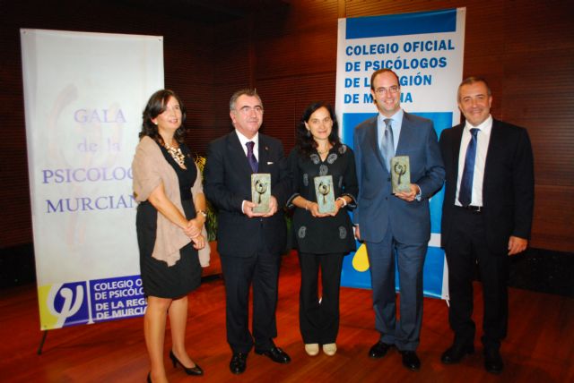 Los Psicólogos de Murcia entregan su galardón 2013 al Grupo de Emergencias psicológicas de Galicia - 1, Foto 1