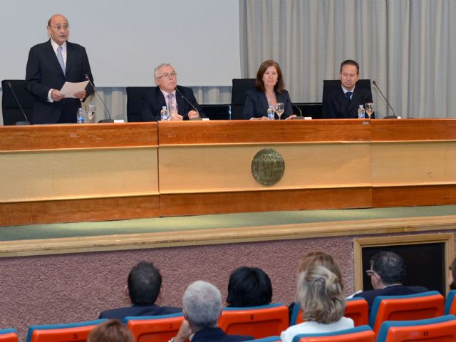 La magistrada del TC Encarna Roca clausura esta tarde unas jornadas jurídicas de la Universidad de Murcia - 1, Foto 1