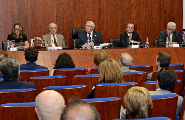 La Universidad de Murcia publica un libro sobre la Administración local en homenaje al profesor López Pellicer - 1, Foto 1